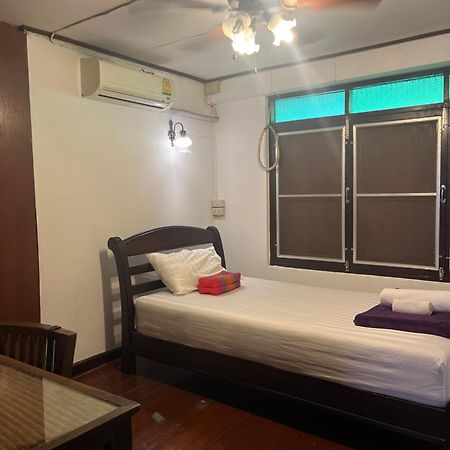Tata Guesthouse Chiang Mai Buitenkant foto
