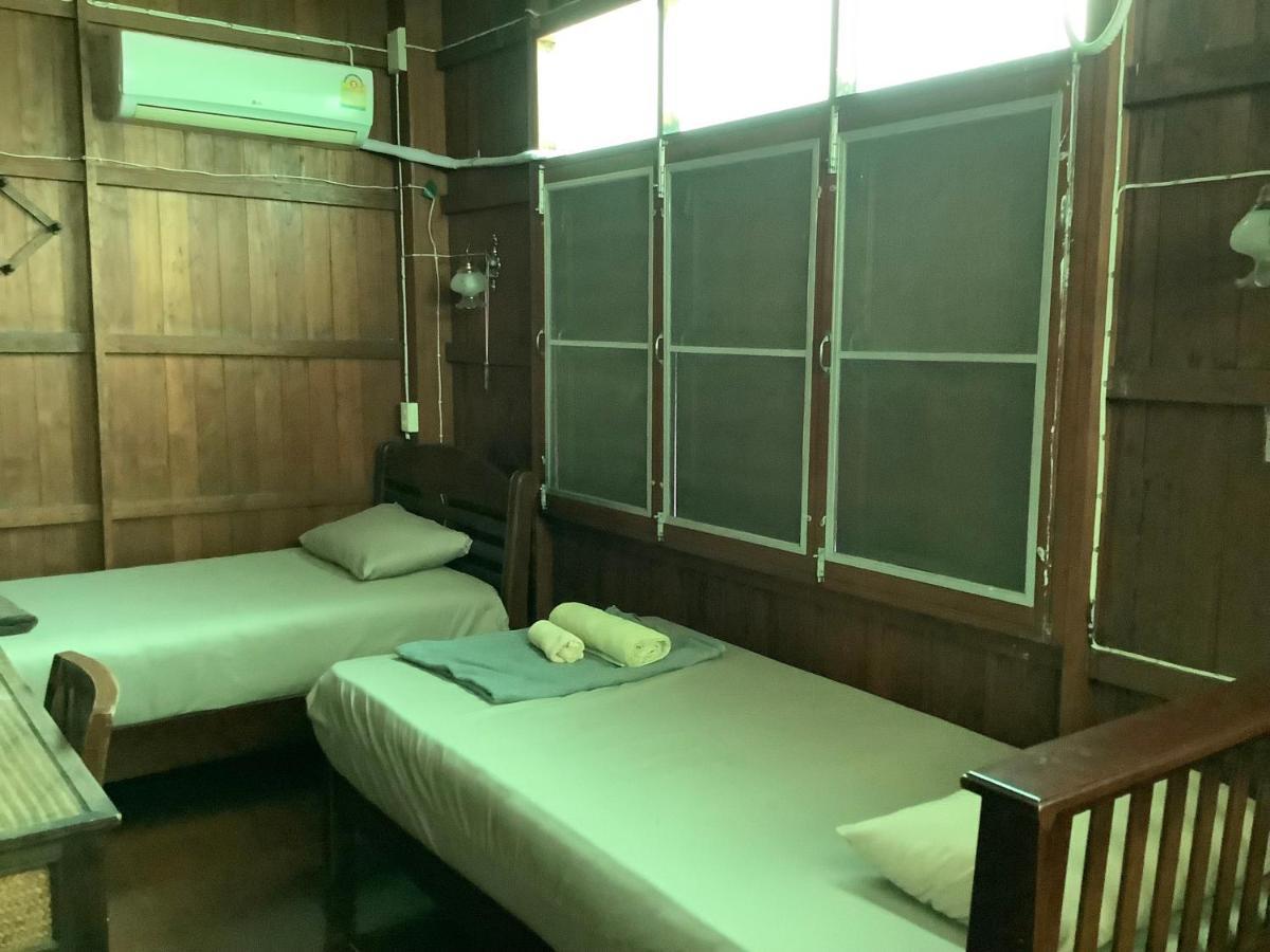 Tata Guesthouse Chiang Mai Buitenkant foto