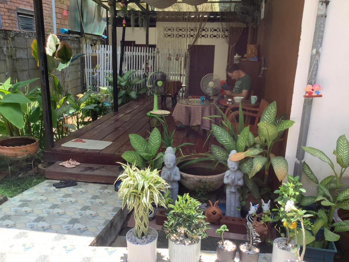 Tata Guesthouse Chiang Mai Buitenkant foto