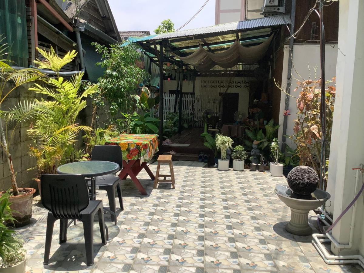 Tata Guesthouse Chiang Mai Buitenkant foto