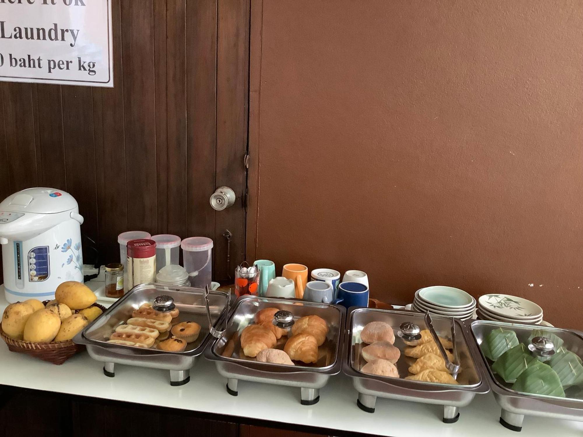 Tata Guesthouse Chiang Mai Buitenkant foto