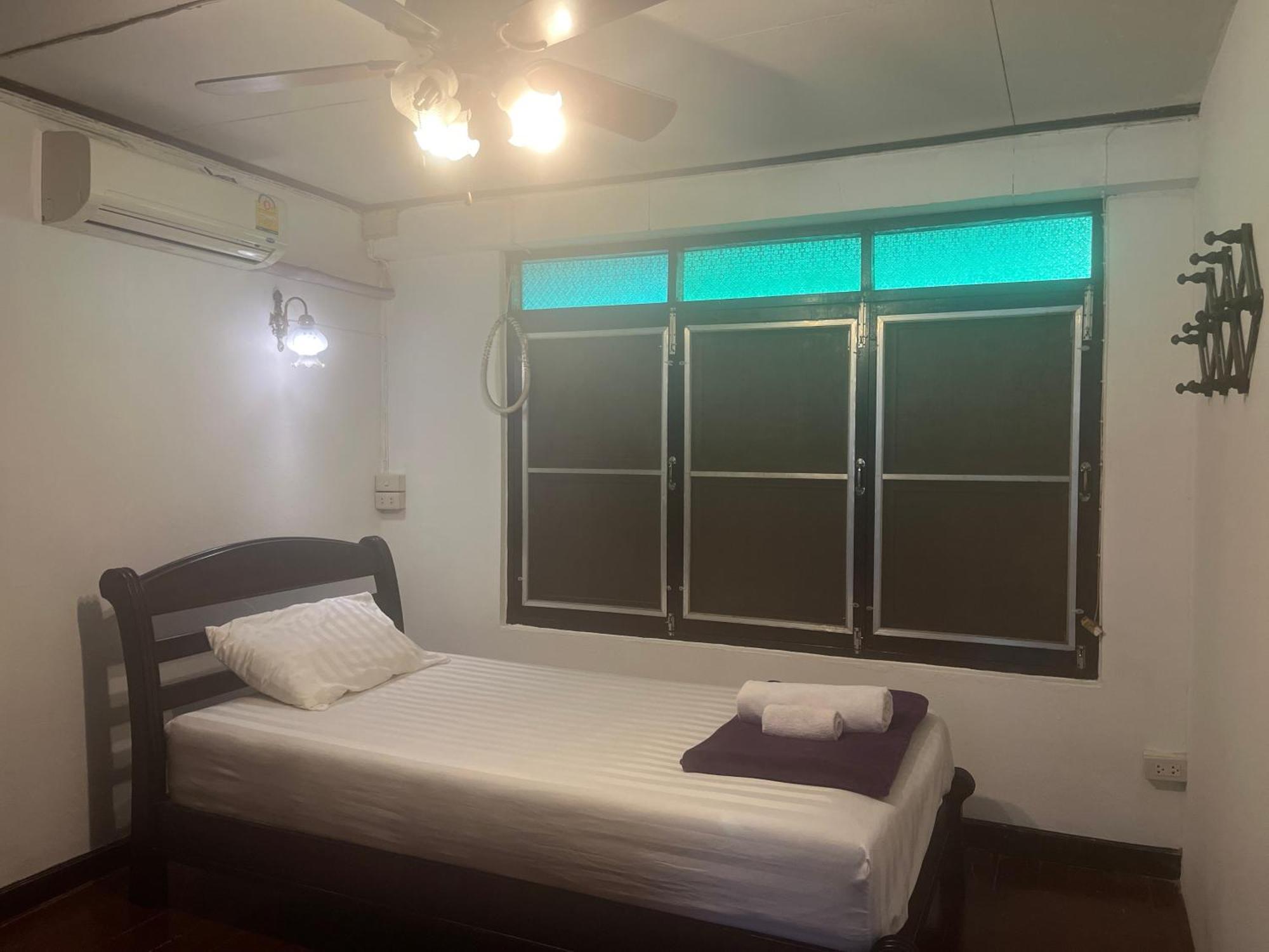 Tata Guesthouse Chiang Mai Buitenkant foto
