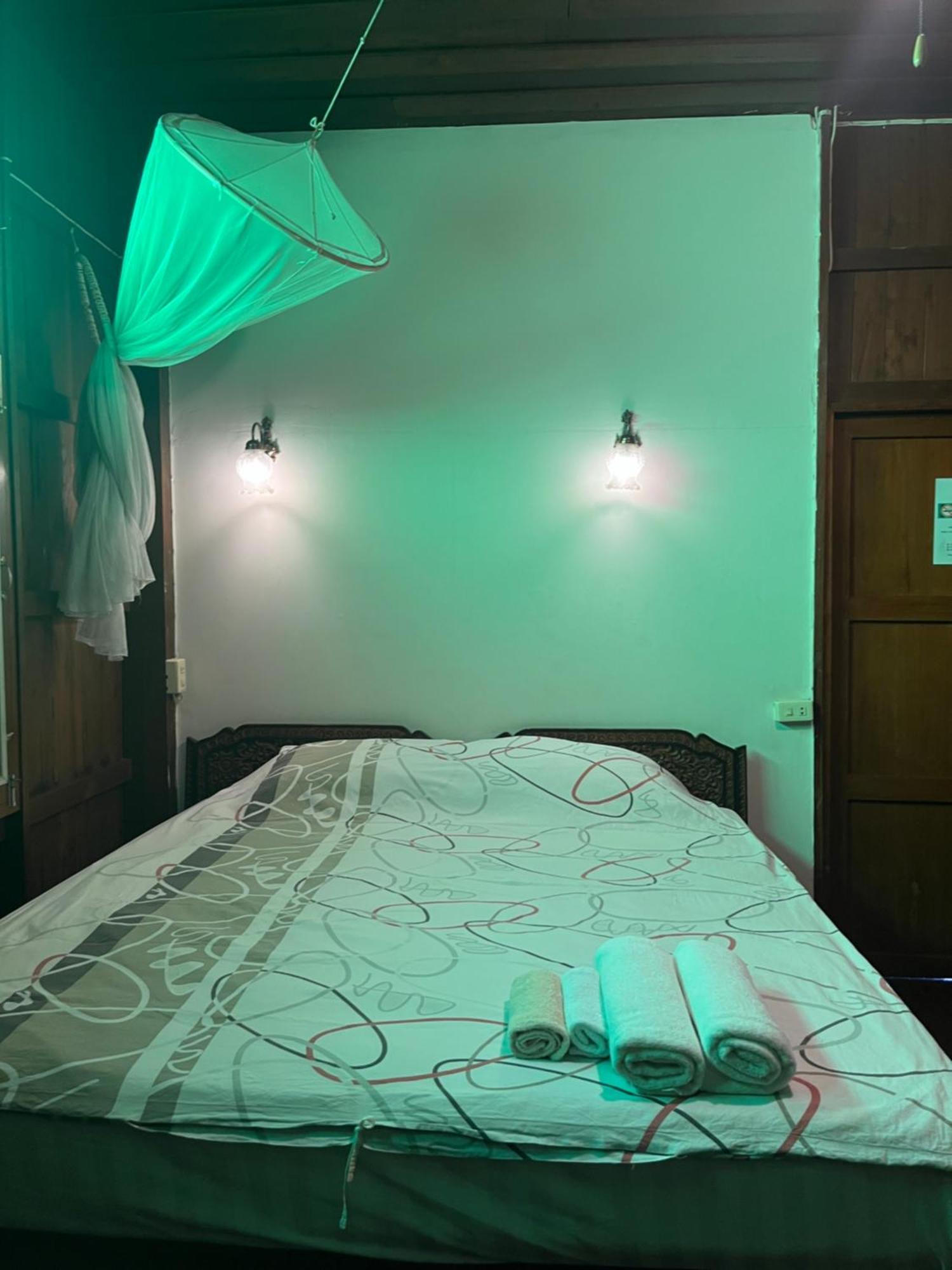 Tata Guesthouse Chiang Mai Buitenkant foto