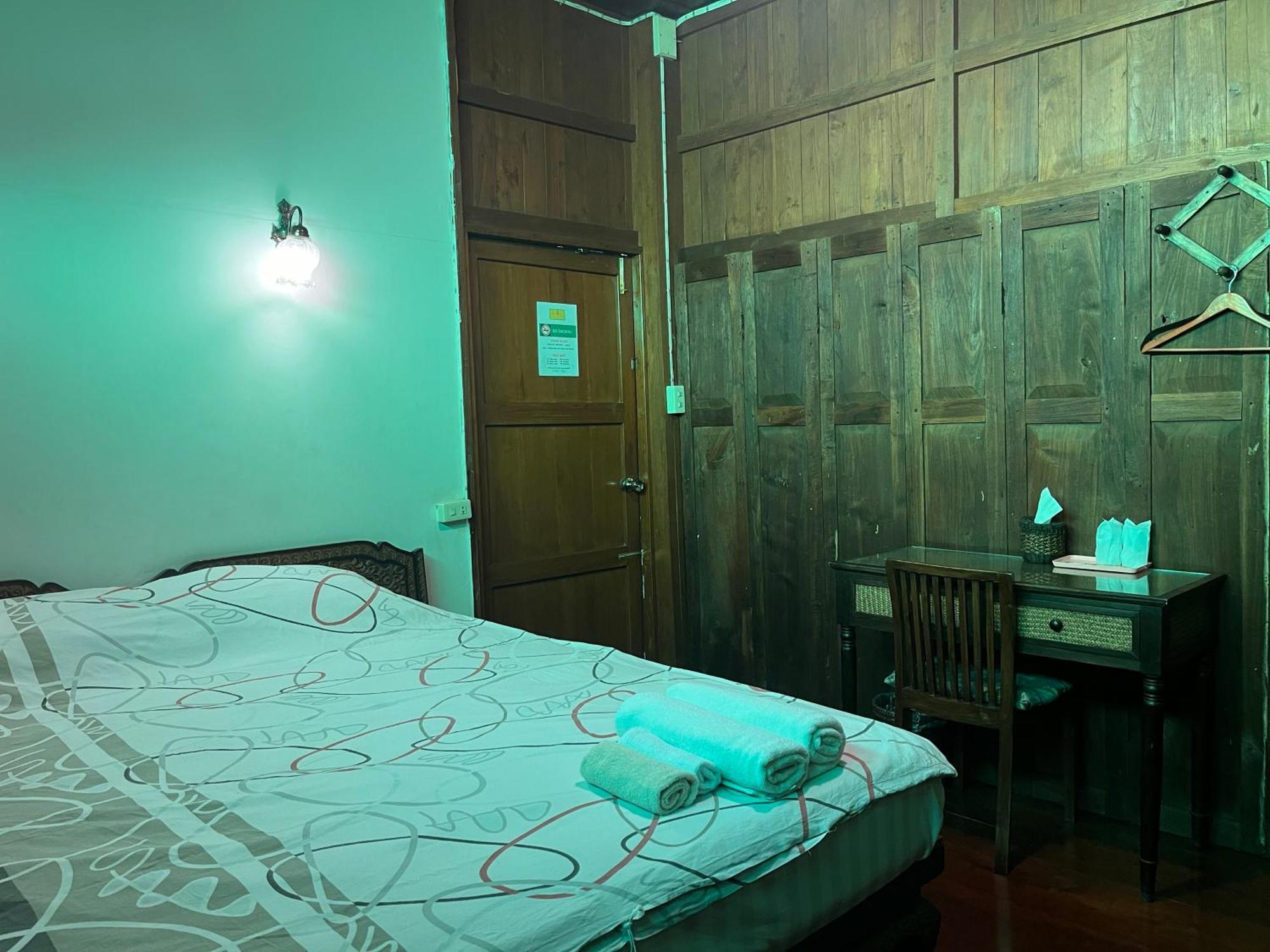 Tata Guesthouse Chiang Mai Buitenkant foto